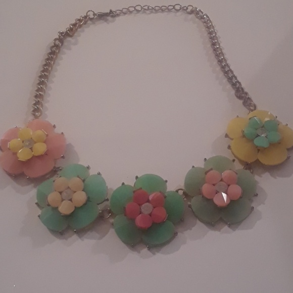 Statement necklace. - Picture 3 of 3